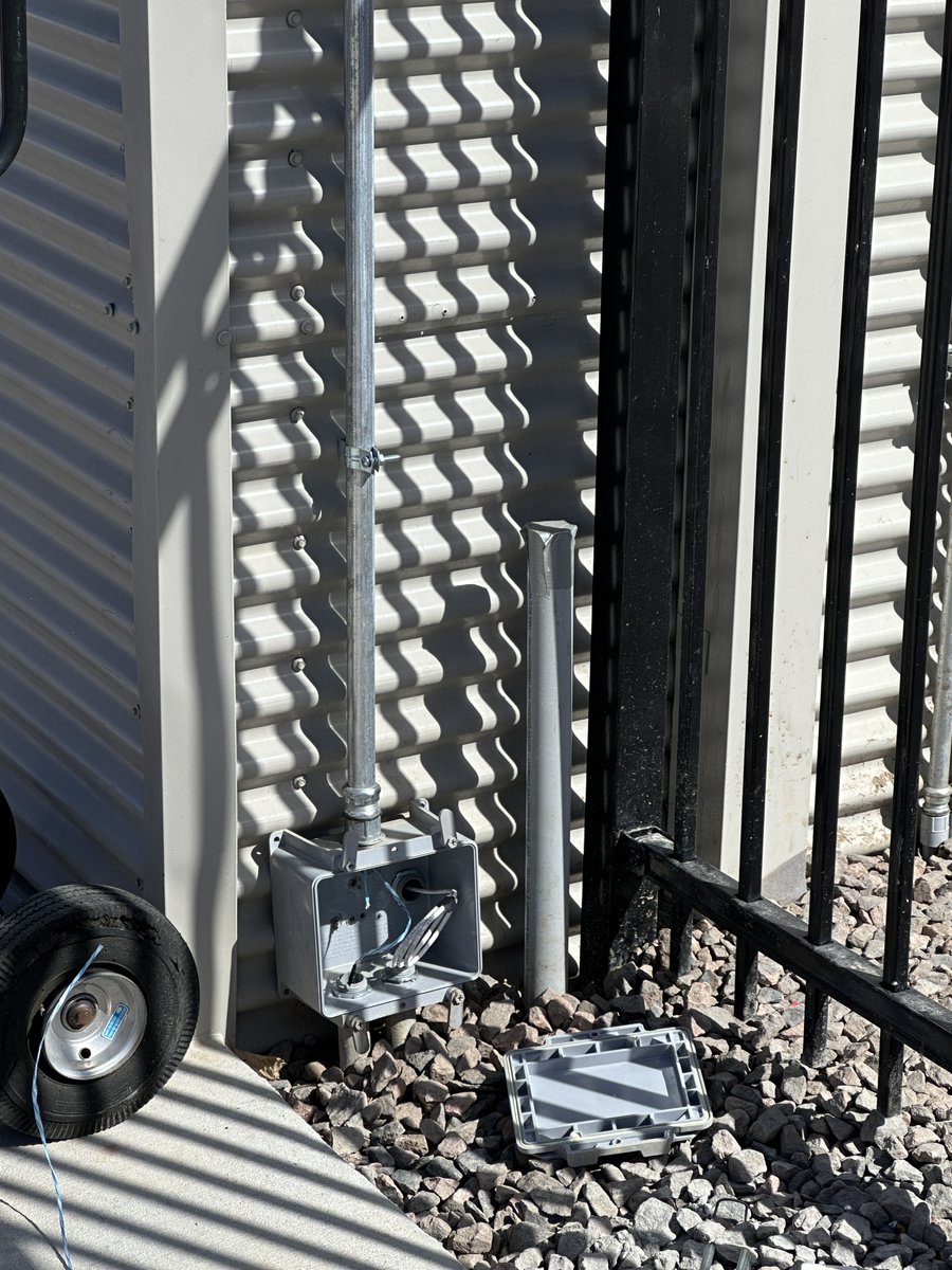 AccentAlarms's tweet photo. Efficient 1-person cable pulling while installing awesome @Siklu_mmwave, @Nvent and @HanwhaVision  products!  #DoneRight #smallbusinessowner https://t.co/BJq8XD7wjD