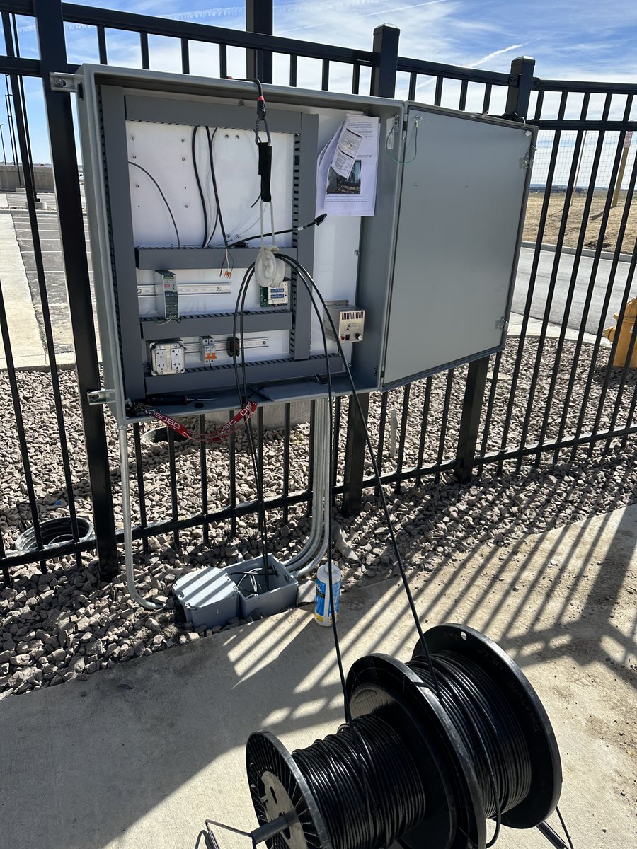 AccentAlarms's tweet photo. Efficient 1-person cable pulling while installing awesome @Siklu_mmwave, @Nvent and @HanwhaVision  products!  #DoneRight #smallbusinessowner https://t.co/BJq8XD7wjD