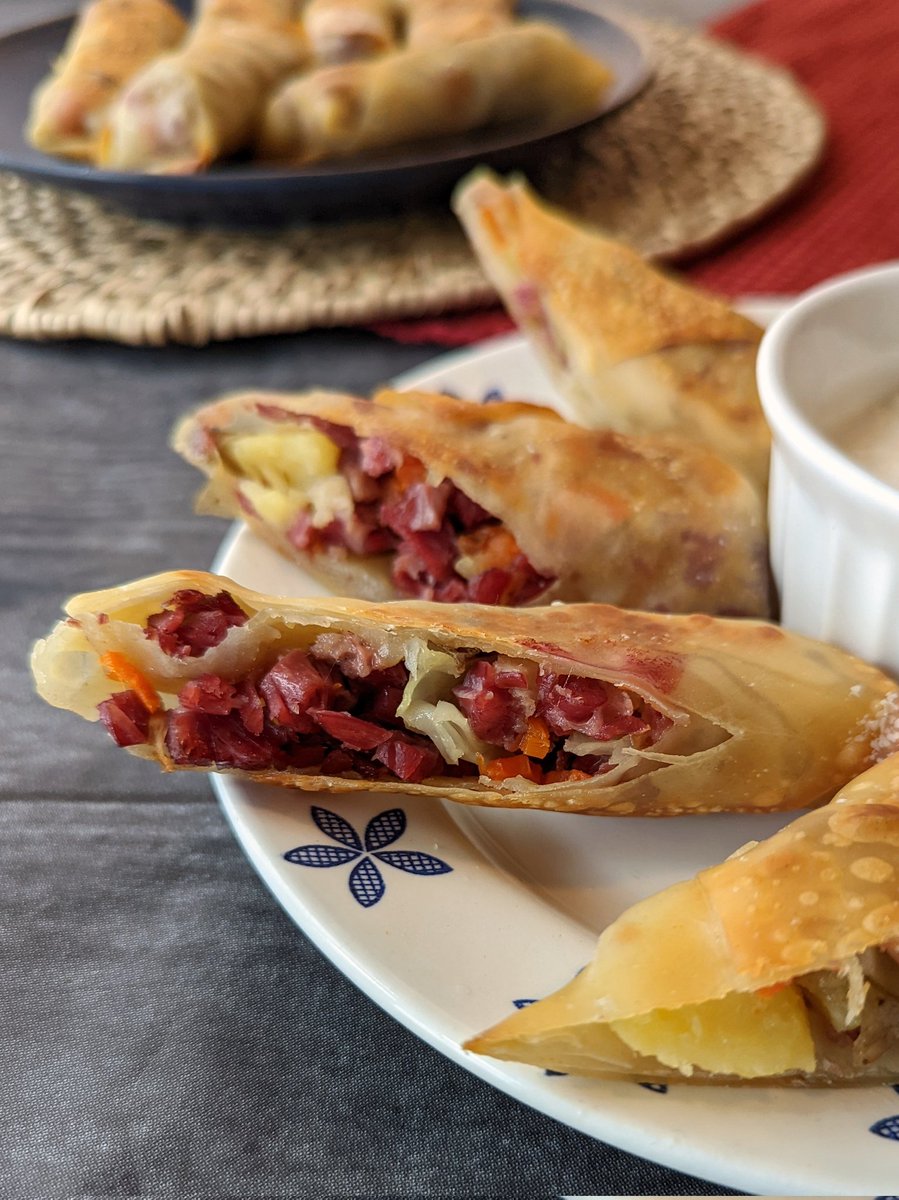 JamilGhar's tweet photo. 🍀 Celebrate #StPatricksDay or use leftovers to create Corned Beef and Cabbage Egg Rolls; they're the perfect addition to your festive feast. #dinnertime #RecipeOfTheDay https://t.co/KqOhoy4eaw https://t.co/aODsvqoSeo