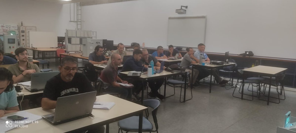 gilsonb10's tweet photo. La capacitación de automatización industrial PLC y redes de comunicación se lleva a cabo en la 2da semana de la formación de capacitadores laboratorio eficiencia energética en el @INETetp
En esta oportunidad participaron docentes de las instituciones #EPET 27, 23, 3, 7 y 12 https://t.co/bZds0A4fca
