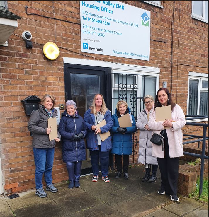 This morning the EMB carried out an estate walkabout,   generally the estate looked tidy, albeit issues with litter and dog fouling, which we will be address on our estate litter pick later this month. Attendee’s today were LCC Councillors, Riverside and the EMB Board.