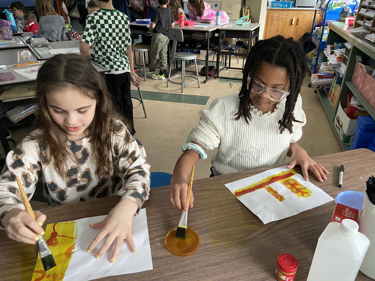 PremoApremo2's tweet photo. Our PEEPS from Mrs. Kelley’s class came in to do an invisible ink project! https://t.co/0OgSfdEhmb