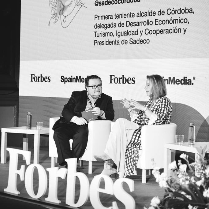 Forbes_es's tweet photo. @RealCirculoAmis @tiempobrasero @sadecocordoba @emacsa_es @ayuncordoba_es @_CapitalEnergy_ @VIMCORSA @aucorsa @Chiesi_es @LoyolaAnd @FundacionProde @elcorteingles @InfoHidralia @Veolia_Es @ArodSpainMedia @SpainMediaES @jmbellidoroche @JuanMa_Moreno @AndaluciaJunta @CarlosMataix1 @itdupm @Daleph_com @Pacomoraleschef @andrearopero @Camcomcba @atamayour @Contenur @greenpeace_esp @guerreroalvaro_ @La_SER @RadioCordobaSER @DanielEntrialgo @rosatous @tousjewelry @Osborne_es @PegasusAeroG @IngeusES @tinamonge @chefdelmar @anapalacio @IsabelAlbas_Cs 🟢 #ForbesSTB
🗨️ @IsabelAlbas_Cs: "Hay que hacer política para las próximas generaciones, no para las próximas elecciones. Tenemos que dejar nuestra ciudad ordenada y con una gestión consolidada, con una estrategia basada en el consenso y planteada a varias generaciones vista" https://t.co/5KiPeWpGWK