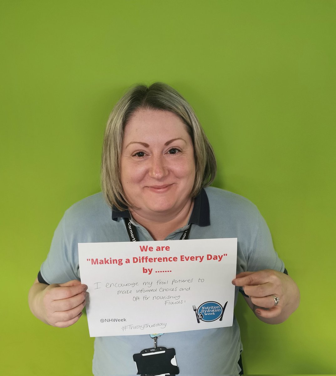 Rachelbudge90's tweet photo. Emma, one of the therapy assistant practitioner's within the ICMDT encourages nourishing fluids across the frail population @HywelDdaHB @NHWeek #ThirstyThursday @tidds1 https://t.co/yizlG8JTlB