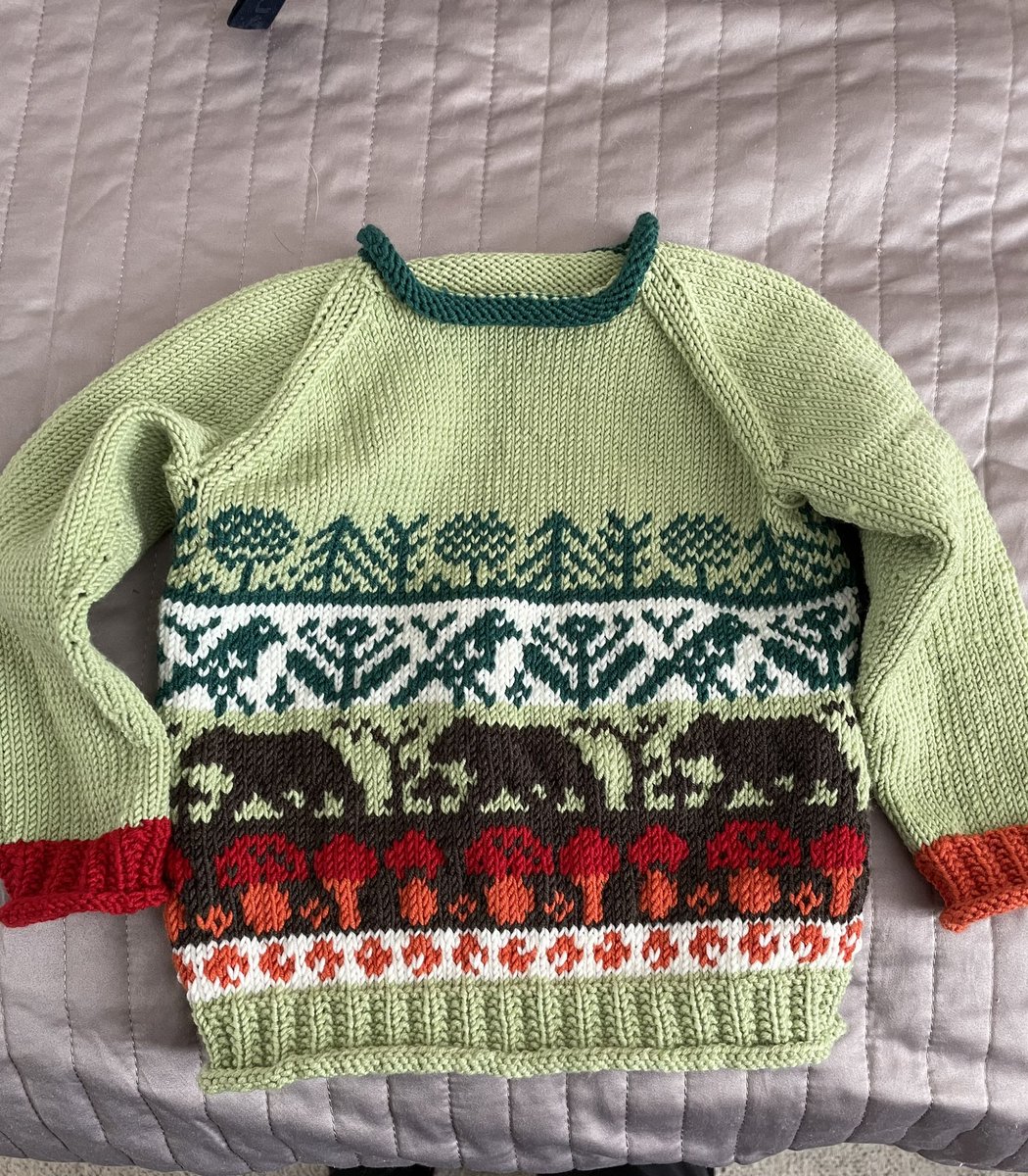 SariMaaritM's tweet photo. @MarjaLiisaManka @Lankamaailma Oho. Täällä valmistui juuri samanlainen 1 vuoden vanhalle tyttärentyttärelle 😀 https://t.co/J3vWVJiiHu