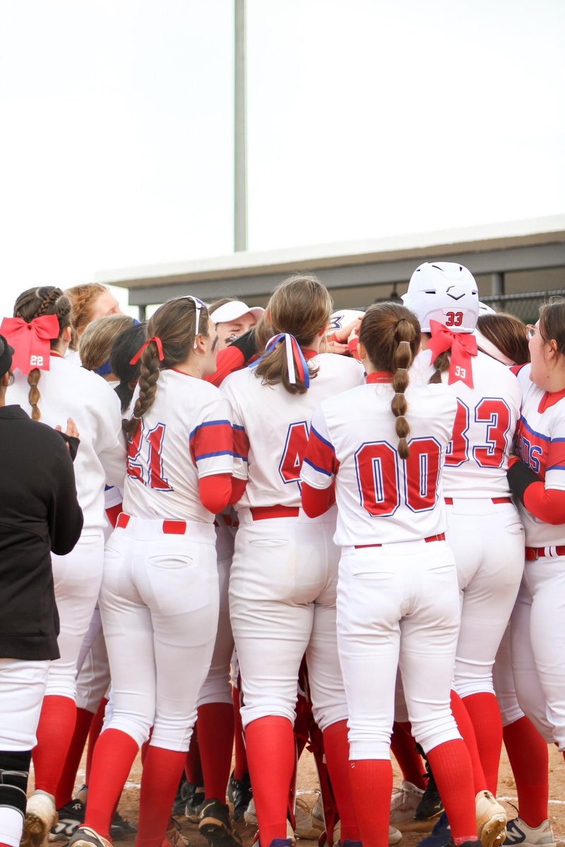 ayeitsabbs's tweet photo. Tonight is the night… the debut. Good luck to the Scott County Lady Cards softball team as they open their season tonight! Sending extra good vibes to the coaching staff as well. Coaching high school softball in Georgetown isn’t for the weak, but this staff can make it happen. https://t.co/Dp6VdSd0ah