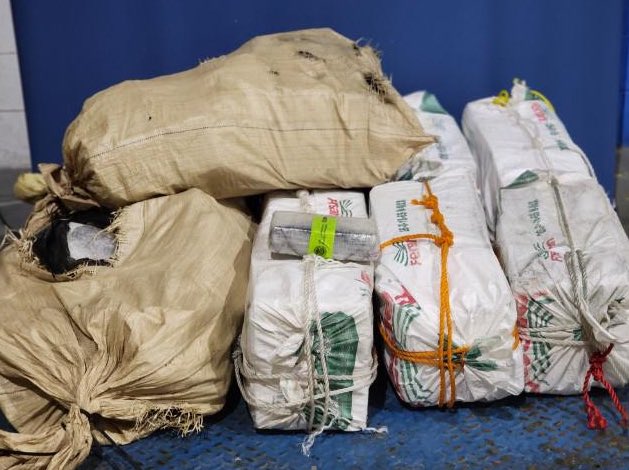 USBPChiefRMY's tweet image. During the past 24 hours, Ramey Sector #BorderPatrol Agents, along with #CBPAMO and #FURA, responded to two maritime smuggling events near Cabo Rojo and Toa Baja, PR, and arrested 19 non-citizens from the Dominican Republic and seized 12 bales of cocaine.

#BorderSecurity