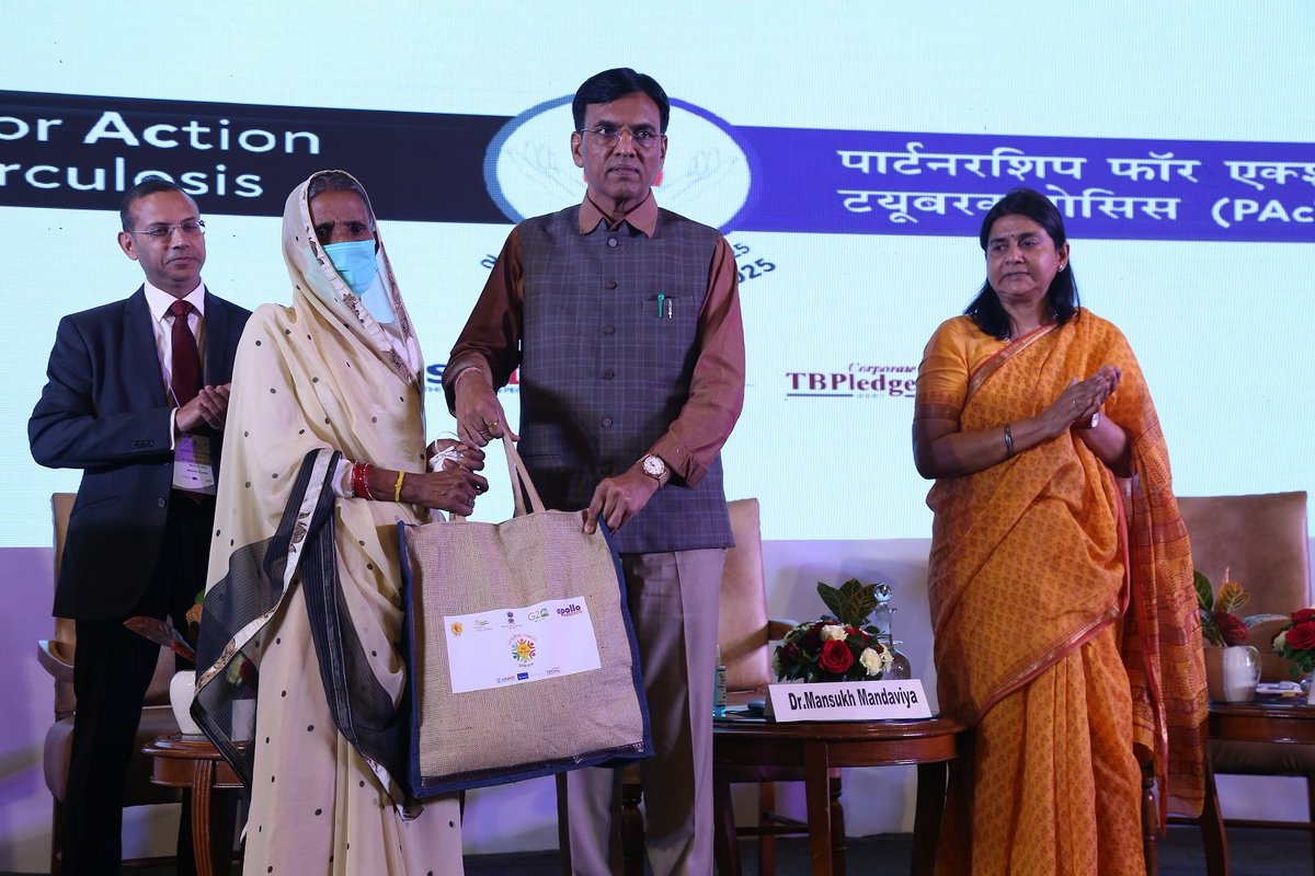apollotyres's tweet photo. Concluding #ApolloTyresFoundation’s PAcT event 2023. The union Health minister distributed nutrition baskets to the #underprivileged and flagged off 75 #TBawareness branded trucks.

In association with @TbDivision @MoHFW_INDIA @USAID @TheUnion_TBLH #CorporateTBPledge

@IdefeatTb https://t.co/i85WmzIYM2