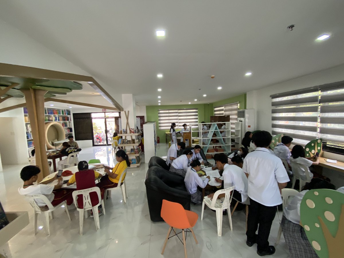 indiohistorian's tweet photo. A pleasant surprise to find a public library packed with young people! Look at the facilities! And this is not in Manila. This is the 4-storey Cagayan Provincial Learning and Research Center, right at the center of Tuguegarao! https://t.co/RaFzP67YSk