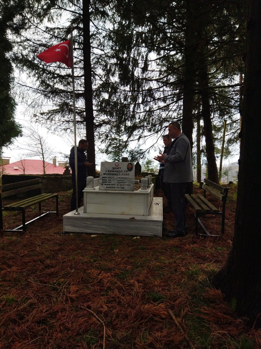 Fsmtilkokul's tweet photo. Okulumuza ismini veren şehidimiz Muhammet Türk ' ün mezarını okulumuz öğretmenleri ile ziyaret ettik.

Evvelce gidenlerin asil ruhları şad olsun🇹🇷🇹🇷🇹🇷
Vatan size minnettar🇹🇷🇹🇷🇹🇷
#18Mart
#SehitlerGunu https://t.co/m52hrQO8of