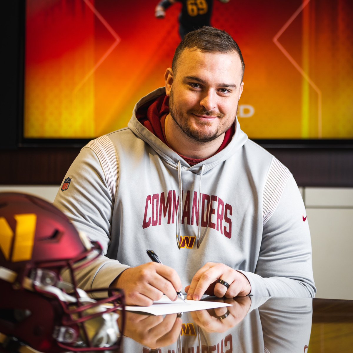 Commanders's tweet photo. Officially signed

 @TylerLarsen58 | #HTTC https://t.co/a9zDwMnUh1