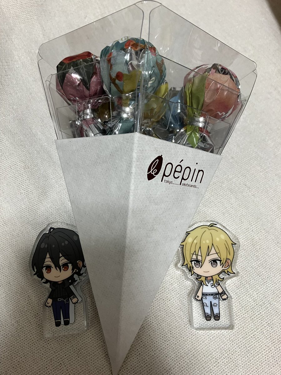 「バレンタインのお返し貰った!ロリポップ方のチョコレート。紙袋から出したら花束みた」|ひらかわのイラスト