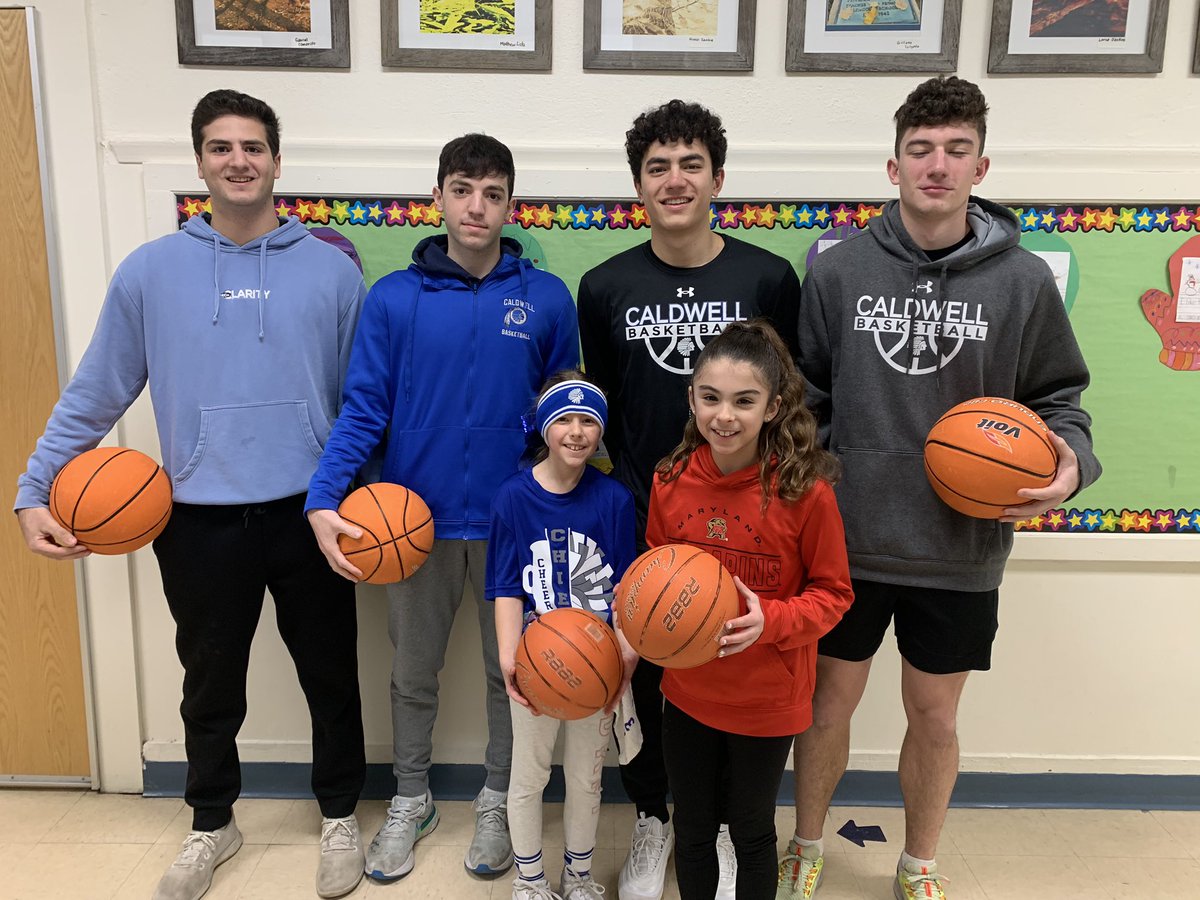 CWCLincolnElem's tweet photo. Surprise visitors came to school today! Thanks to JCHS 🏀 champs Ray, Luke, Lorenzo, and Ryan for taking time to chat with every Lincoln student on our annual March Madness Day! I am humbled and proud of the CWC community! @CWCJCHS @jchsboyshoops https://t.co/J7s8bKdbrf