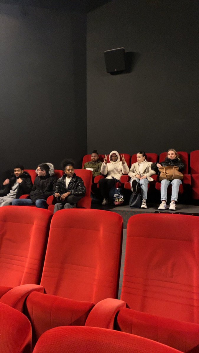 BSAMDDL's tweet photo. Sortie au Cinéville avec les B1SAM pour le film Un autre monde (en lien avec nos cours de CEJM et de RH)📚👍😁 Merci à Mme Allanic, pour sa précieuse collaboration.
Lauriane et Lucile, responsables du bonheur de la classe. 🌟👩🏻‍🎓#CEJM #Cinéville #BTSSAM https://t.co/Jom4pQTksb
