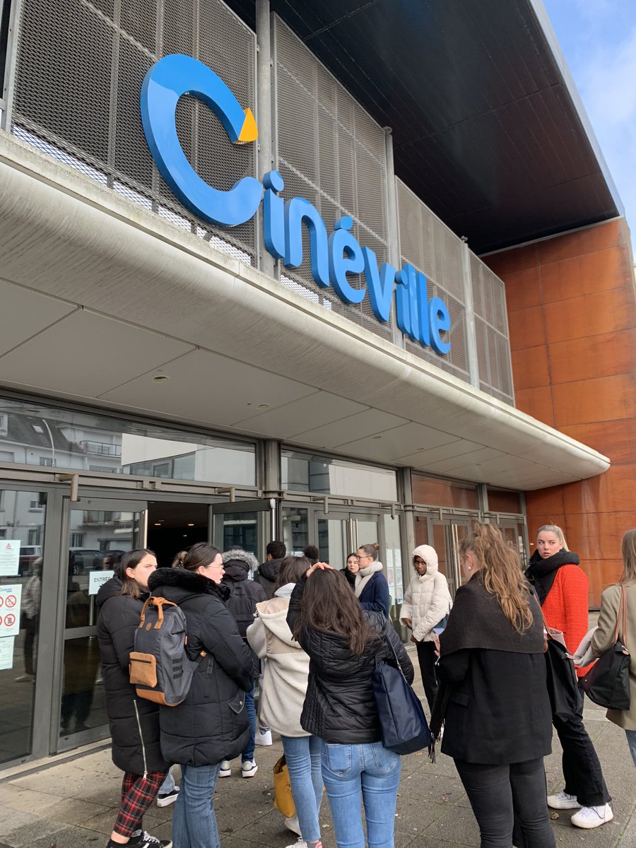 BSAMDDL's tweet photo. Sortie au Cinéville avec les B1SAM pour le film Un autre monde (en lien avec nos cours de CEJM et de RH)📚👍😁 Merci à Mme Allanic, pour sa précieuse collaboration.
Lauriane et Lucile, responsables du bonheur de la classe. 🌟👩🏻‍🎓#CEJM #Cinéville #BTSSAM https://t.co/Jom4pQTksb