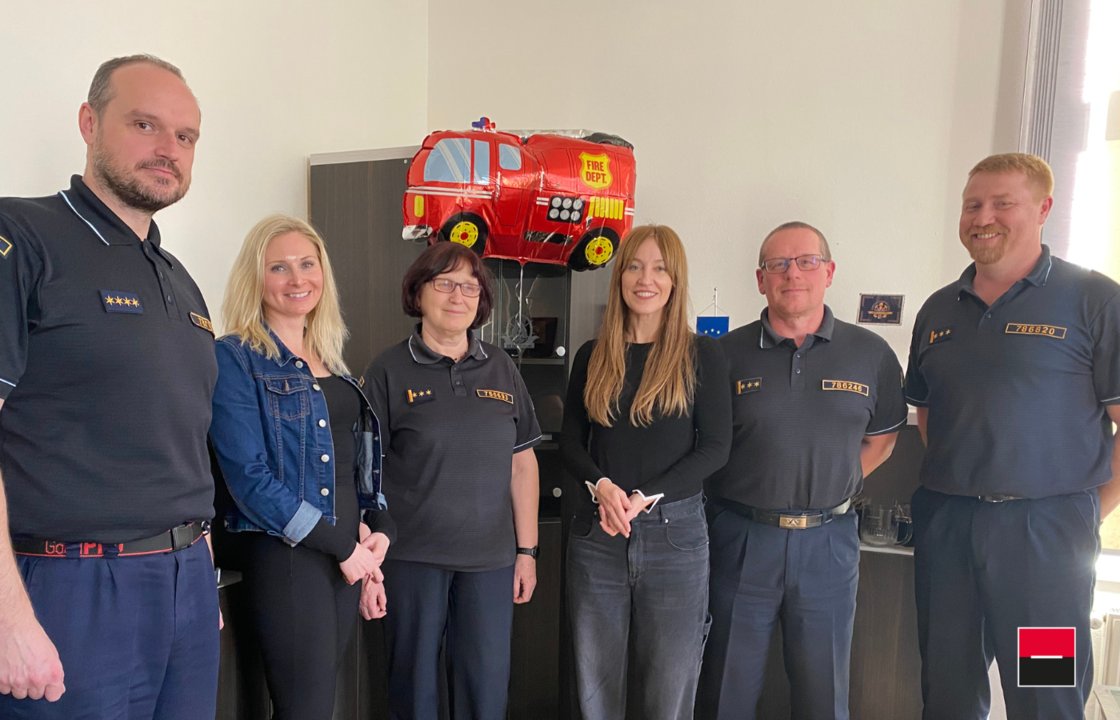 ESSOX_CZ's tweet photo. Milé setkání po roce se zástupci HZS JČK. 😊🚒Důvodem bylo opětovné prodloužení spolupráce na projektu Společně bezpečně, které podepsali @jana_hanusova1 a plk. Ing. Martin Sviták, vrchní rada. Přivezli jsme i novou várku edukačních materiálů pro děti na téma bezpečného chování. https://t.co/qWztSIYGdM