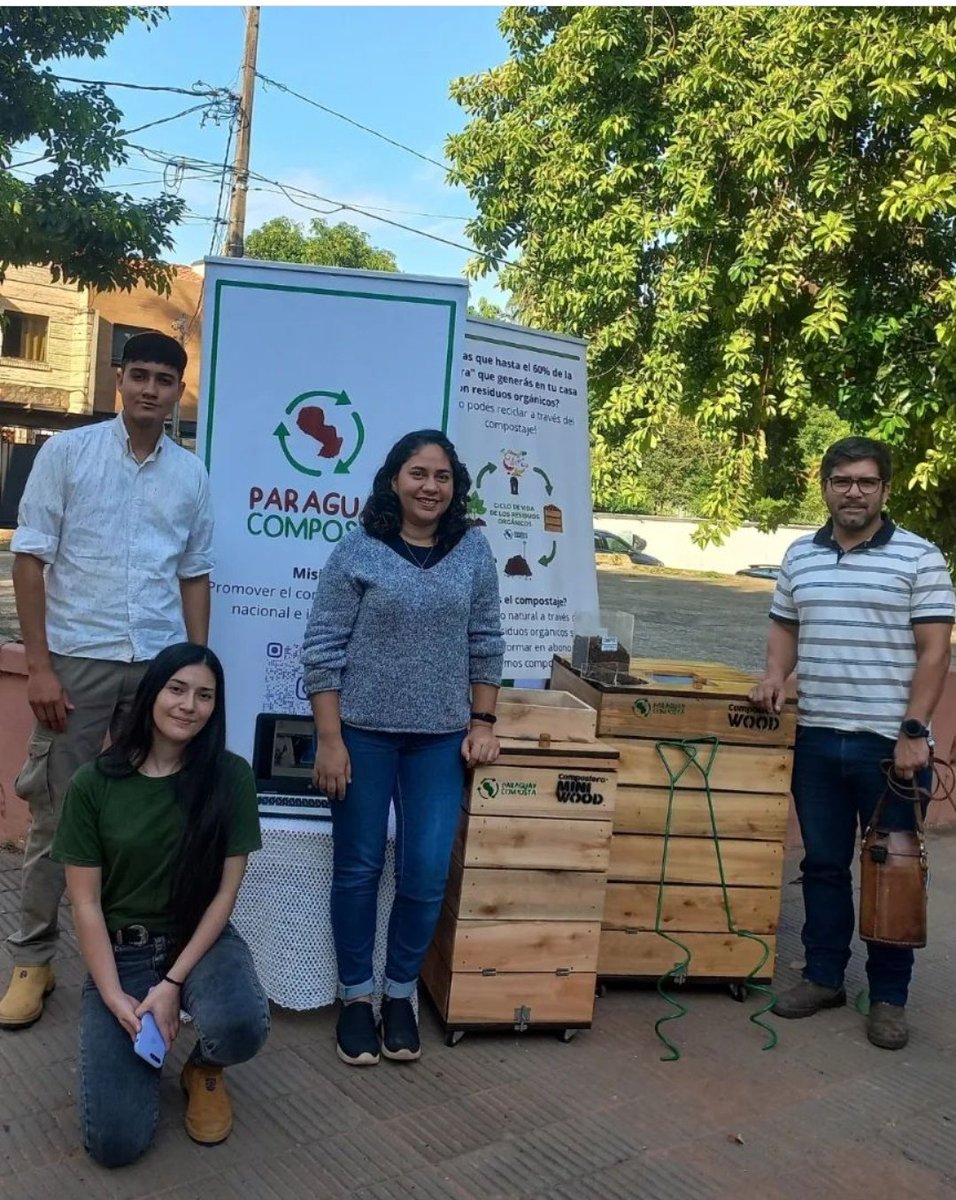 pycomposta's tweet photo. Fotos del taller de #compostaje 🤩♻️🌱
Gracias a todos los que participaron! 🤗
Y al grupo de alumnos de la FADA que organizó este taller! 🙌🏽🇵🇾
Cada uno puede contribuir al cuidado del medioambiente desde su propio hogar y acciones cotidias
Cuidemos el planeta🌎❤️ https://t.co/RH1qaCfmcT