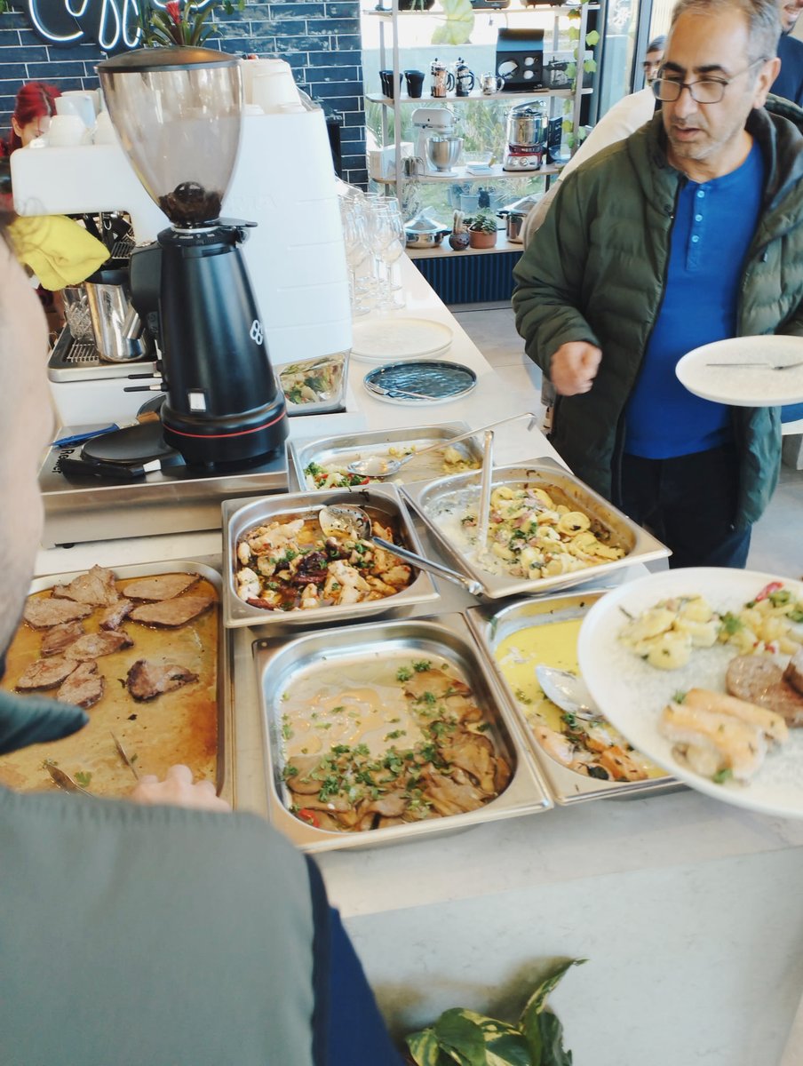 Dün Bodrum'da Fagor Ikore fırını ile mutfak deneyimi günlerinde şeflerin ikinci ve üçüncü eğitim günleri gerçekleşti. 📍

Çok keyifliydi! 🔥

#FagorProfessionalTürkiye #profesyonelmutfak
#FagorProfessional #fagorprofessionalfoodservice