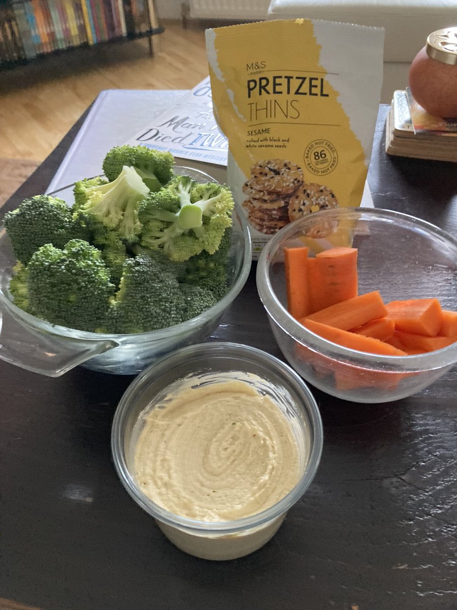TraceyKleber's tweet photo. I’ve been sharing gorgeous food photos from other people to the other accounts I manage. So fancy and so yummy. But this is me behind the scenes. 🙂🌱
#vegan #food #notfancy #healthy https://t.co/3tuOEJFdOq
