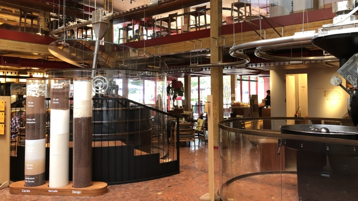 EuroShop (@euroshop) on Twitter photo 🍫 How is #chocolate made? At <a href="/dengodobrasil/">Dengo do Brasil</a>, a Brazilian chocolate brand, everything revolves around the journey & processing of the cocoa bean. Visitors to the #microfactory in São Paulo can have their bar of chocolate personalized.
👀🖼️ To our gallery: sohub.io/e8gd 🍫 How is #chocolate made? At <a href="/dengodobrasil/">Dengo do Brasil</a>, a Brazilian chocolate brand, everything revolves around the journey & processing of the cocoa bean. Visitors to the #microfactory in São Paulo can have their bar of chocolate personalized.
👀🖼️ To our gallery: sohub.io/e8gd