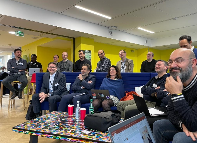 La disruption s'invite chez <a href="/CA_TS_/">Crédit Agricole Technologies et Services</a> 💡Afin de répondre aux enjeux d'amélioration des parcours digitaux, les architectes CA-TS, <a href="/Credit_Agricole/">Groupe Crédit Agricole</a>, <a href="/CA_Assurances/">Crédit Agricole Assurances</a> et <a href="/ca_gip/">Crédit Agricole Group Infrastructure Platform</a> se sont retrouvés dans un atelier disruptif, inspiré des méthodes Amazon Web Services et Google 🧠🔻