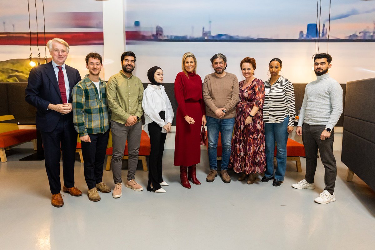 koninklijkhuis's tweet photo. Koningin Máxima bezoekt vier sociale ondernemingen die zich inzetten om eenzaamheid tegen te gaan. De organisaties zijn deelnemers aan Ondernemen tegen Eenzaamheid en worden drie jaar lang intensief ondersteund om eenzaamheid aan te pakken. https://t.co/d7PchKiiFL https://t.co/j66uo04GoZ