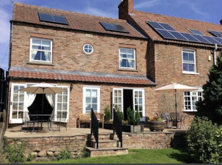 HazelwoodFarm's tweet image. **SPECIAL OFFER**
Due to a last minute cancellation The Mosswood Room is now available this weekend at the bargain rate of £60 per night (Friday and Saturday) with a fabulous breakfast included. Please call Nettie on 01347 824654. 
Grateful for any retweets 🙏🏽