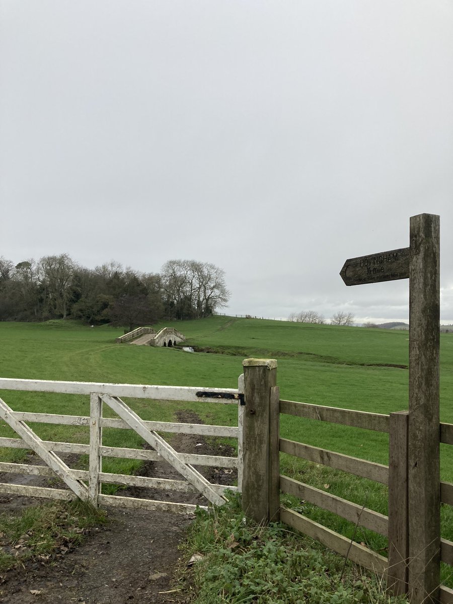 HazelwoodFarm's tweet image. **SPECIAL OFFER**
Due to a last minute cancellation The Mosswood Room is now available this weekend at the bargain rate of £60 per night (Friday and Saturday) with a fabulous breakfast included. Please call Nettie on 01347 824654. 
Grateful for any retweets 🙏🏽