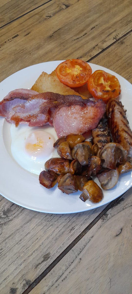HazelwoodFarm's tweet image. **SPECIAL OFFER**
Due to a last minute cancellation The Mosswood Room is now available this weekend at the bargain rate of £60 per night (Friday and Saturday) with a fabulous breakfast included. Please call Nettie on 01347 824654. 
Grateful for any retweets 🙏🏽