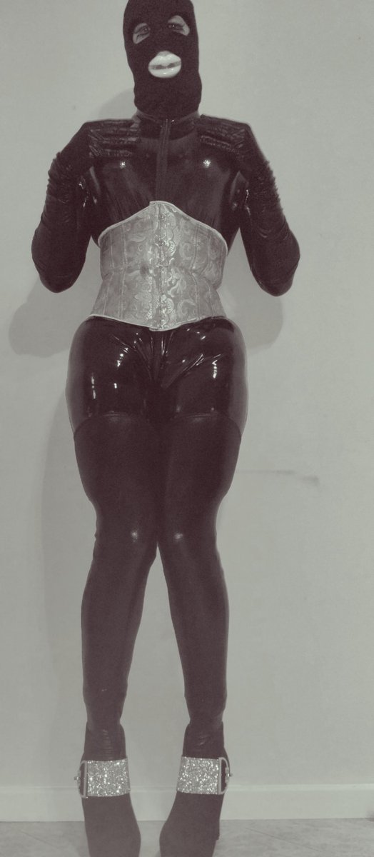 LuzziDanielle's tweet photo. Me myself and i
#fur #gloves #hood #eyelashes #drool #highheels #corset #rubberlips #rubbertits https://t.co/i8v2shRpK0
