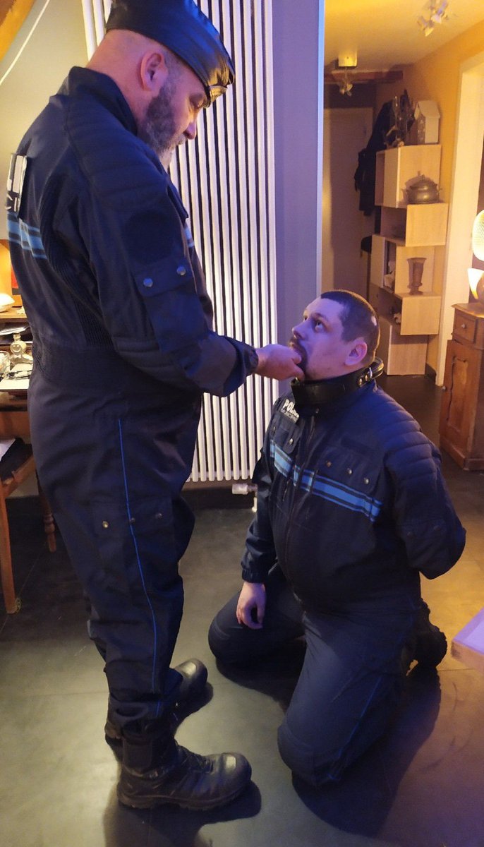 DeoAlphaWolf's tweet photo. Intense moment of #submission with @MAITRETAURUS https://t.co/HOcuq3vZak