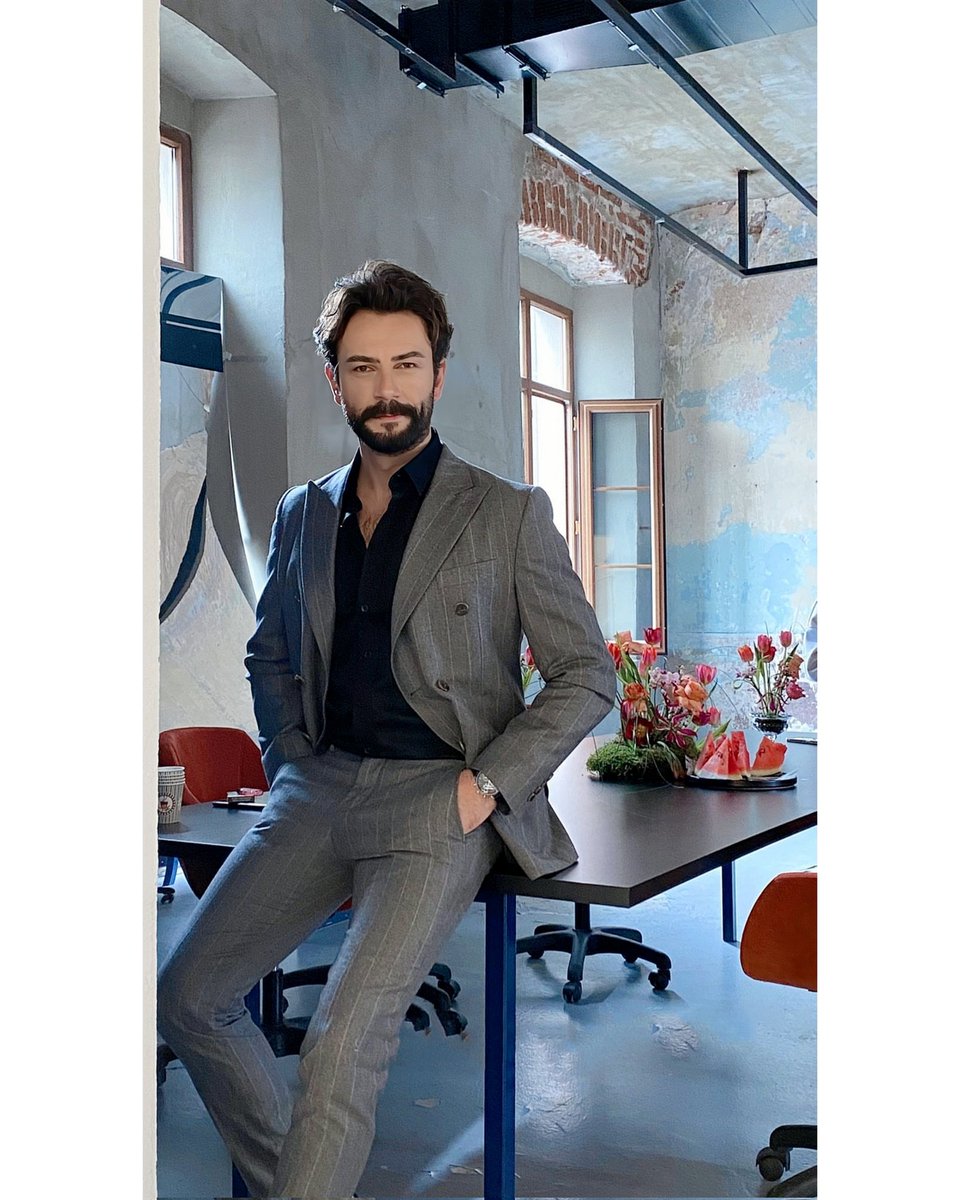 gokberkforlife's tweet photo. New advertisement for brand @jacquesphilippewatches wrist⌚ watch
✨❤🔥🤏🏻🥹🫠 he is looking so fine 🖤🤍❤🔥🥰🤤
.
.
.
#gokberkdemirci
@jacques69984659
.
.
.
#gökberkdemi̇rci̇ #newadvertisement #philippines #wristwatch
#ad
#handsome #elegant #explorepage✨ https://t.co/xPibJDThFZ