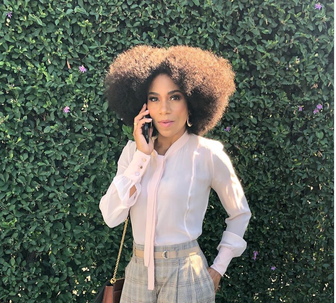 WeAreCivic's tweet photo. Happy #NationalCurlCrushDay by @CarolsDaughter!✨
Ft. @IAmLisaPrice, @KellyMcCreary, and @AnikaNoniRose! https://t.co/6qsdPEGByi