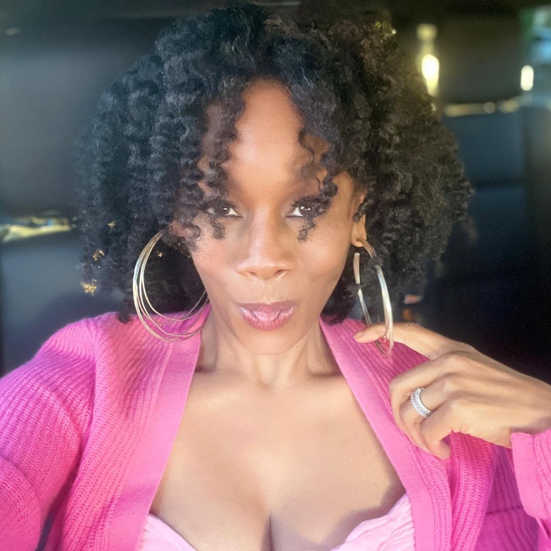 WeAreCivic's tweet photo. Happy #NationalCurlCrushDay by @CarolsDaughter!✨
Ft. @IAmLisaPrice, @KellyMcCreary, and @AnikaNoniRose! https://t.co/6qsdPEGByi