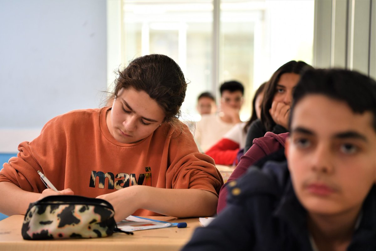 konyaaltibld's tweet photo. Deprem bölgesinden kentimize gelen misafir öğrencilerimizin, lise ve üniversite sınavlarına hazırlık süreçlerinde yanındayız. Öğrencilerimiz, Etüt Merkezimizde sınavlara ücretsiz hazırlanıyor. Kendilerine başarılar diliyoruz. https://t.co/mC3zwBfnpk