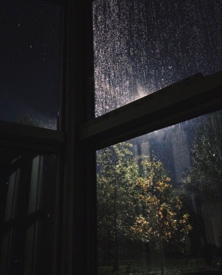 violettweets_'s tweet photo. rainy nights. https://t.co/4ltmqva5rB