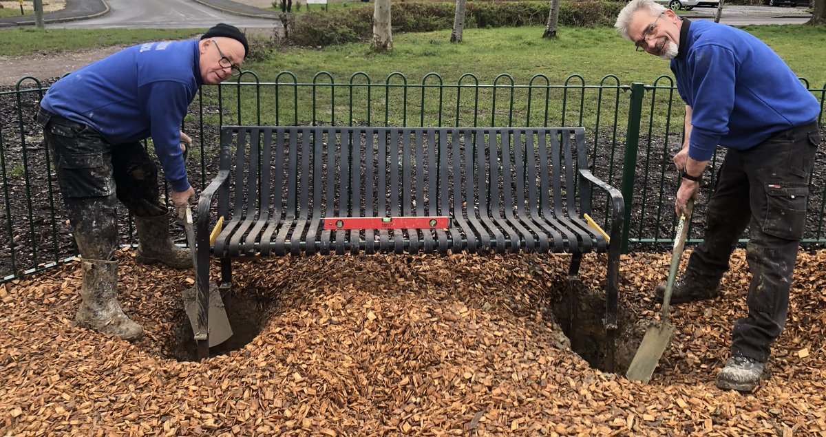 NandiniSinghUK's tweet photo. Take a seat! The team from @westswindonpc have this morning put a bench at the newly refurbished play area at, Plattes Close in Shaw. Let the kids play & the adults can sit & watch them. #playark #kidsplay #benchinthepark @RobertBuckland @gary4ridgeway @gattapur_suresh @pol_luke https://t.co/xp8Mg11cm2