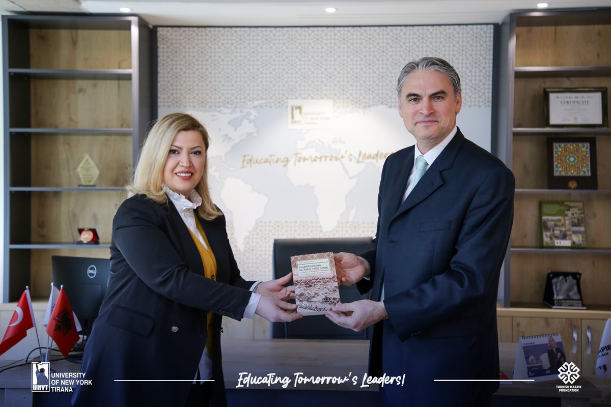 UNYT_Official's tweet photo. (+)Assoc. Prof. Lindita Xhanari Latifi. The main topic of discussion was Turkish literature in the Balkans, and Ms. Emin gifted "Kaybolmazsan Bu Şehir Hâlâ Senin- Rumeli'de Şehir ve Zaman", her most recent book, to UNYT Rector Prof. Dr. Erdemir.🗽
#joinunyt #unytec https://t.co/3l4O3kJZGZ