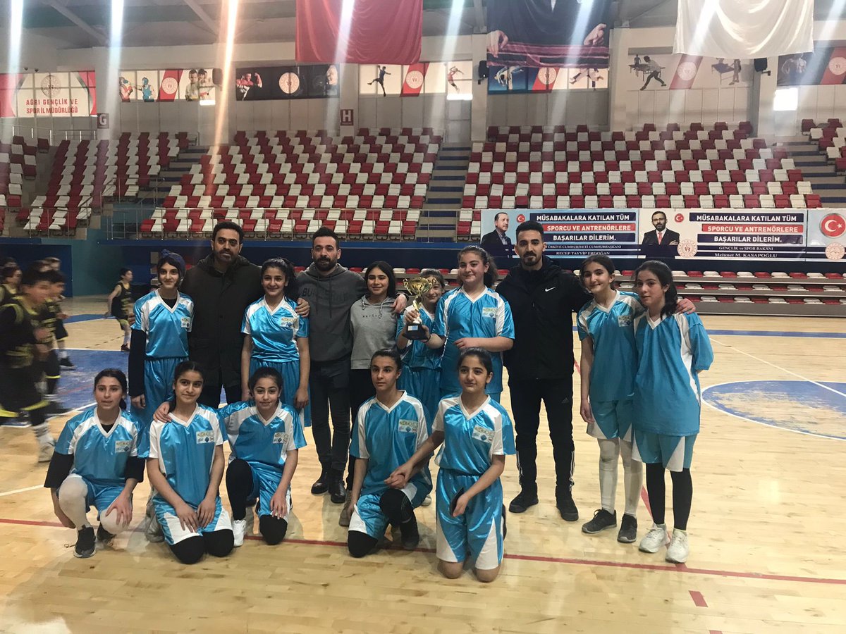 agriyavuzselim's tweet photo. İlimizde düzenlenen okullar arası basketbol turnuvasını yıldız kızlarda il birinciliği ile tamamladık.@hasan_kokrek @agrimem @Adem04oguz https://t.co/fvr0nqPpth