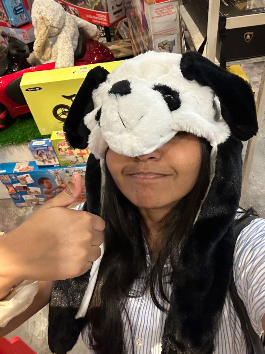 icsmksh's tweet image. Hey hey look here some facts on our Treasurer Karishma✨

'I really really love green tea flavoured kit kat,which just realised many people are against of... currently thinking about it and I have no idea how people can hate it.Its the ideal chocolate to eat🍫'