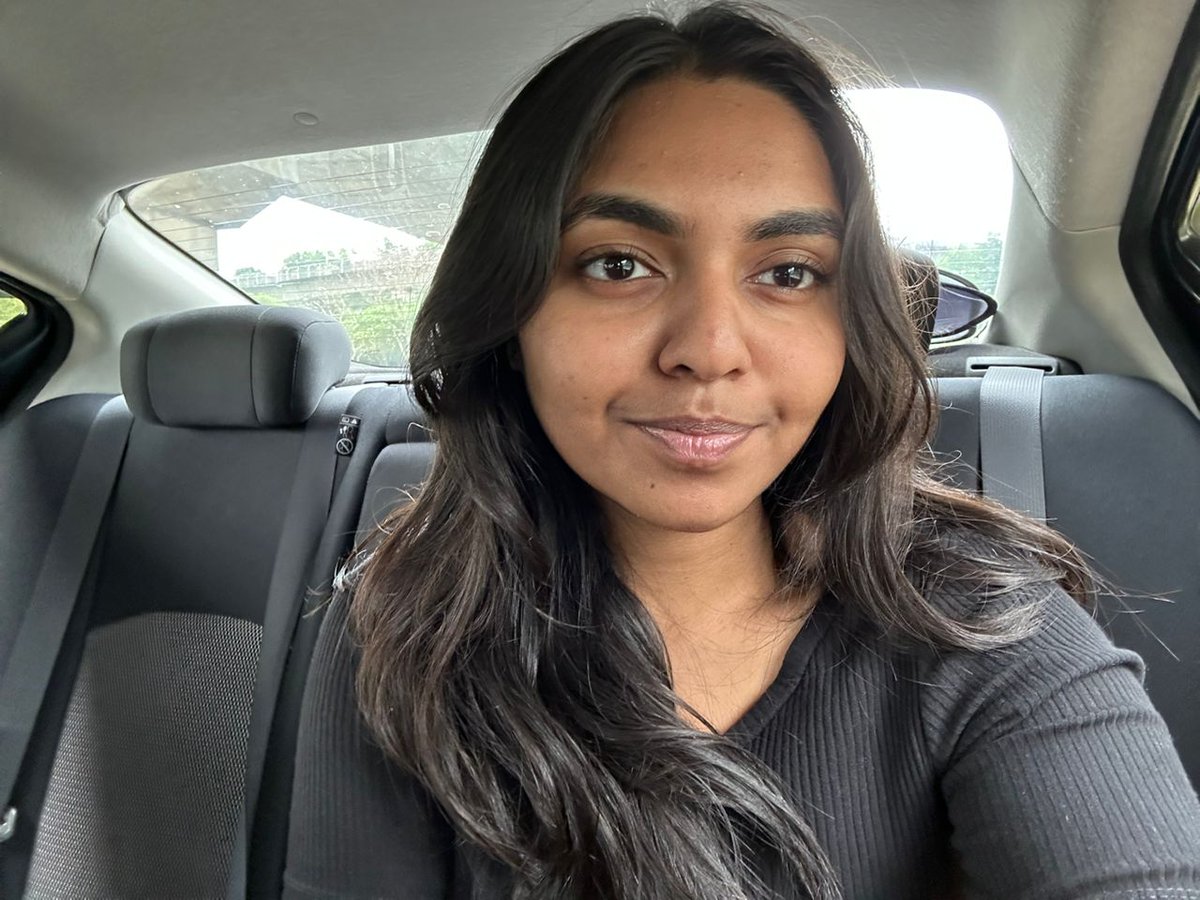 icsmksh's tweet image. Hey hey look here some facts on our Treasurer Karishma✨

'I really really love green tea flavoured kit kat,which just realised many people are against of... currently thinking about it and I have no idea how people can hate it.Its the ideal chocolate to eat🍫'