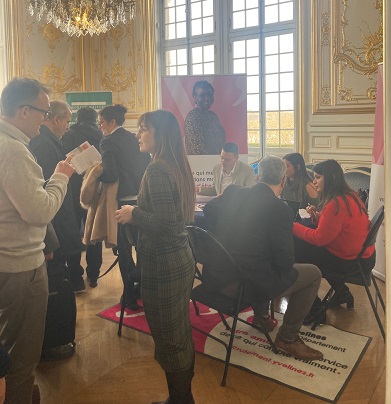 vero_frem's tweet photo. Vous avez + de 45 ans et cherchez un #job dans les #yvelines ? Venez rencontrer le département @Les_Yvelines qui recrute, sans concours, toute l'année. RDV maintenant à l'hôtel de ville de @Versailles. Venez nous parler de vos #compétences et de ce qui vous motive. @sqy https://t.co/LdWsbt8cx5