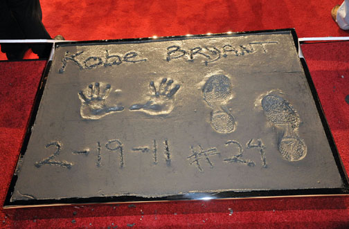 Kobe Bryant Honored with Unveiling of Hand &amp; Footprints at TCL Chinese Theatre
#KobeBryant #Lakers 
kobebryant.sportingstores.net/2023/03/16/kob…