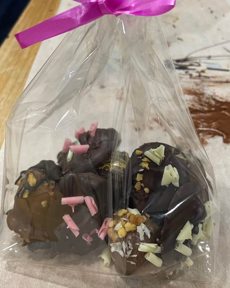 tapcxm's tweet image. Our chocolate making class was a hit! Who knew our tech gurus had such amazing culinary skills? We crafted our own truffles and tried some delicious chocolate treats. It was a sweet way to bond with the team. 🍬👨‍🍳

#chocolatemaking #techconsultancy #socials
