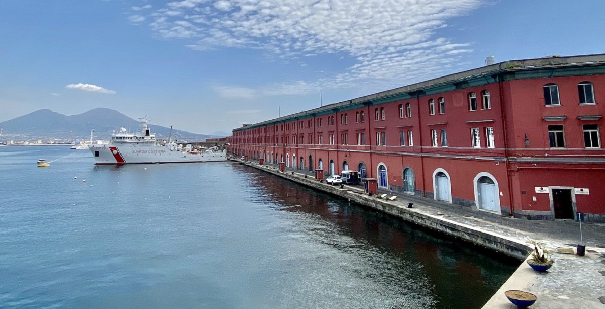 Difesa_Servizi's tweet photo. Lo sapevi che parte della famosa serie #MareFuori3 è stata girata presso il Quartier Generale della
@ItalianNavy presso il Molo San Vincenzo a #Napoli?!
Difesa Servizi può concedere temporaneamente a privati l’uso di location delle #ForzaArmate per produzioni cinematografiche. https://t.co/UT4uVGqpHd