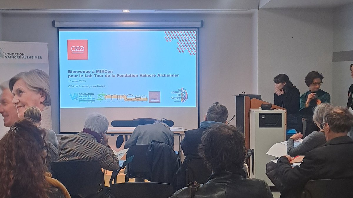 CEA_Jacob_'s tweet photo. [🧠👨‍🔬👩‍🔬 #SDC2023] 📸 Retour en images sur la visite organisée par @vaincralzheimer à #MIRCen avec le @lmn_far  sur le site @CEAParisSaclay de Fontenay-aux-Roses. 
L'occasion pour le grand public d'échanger avec nos chercheurs sur leurs travaux sur la maladie d'#Alzheimer . https://t.co/qXxox2oNpH