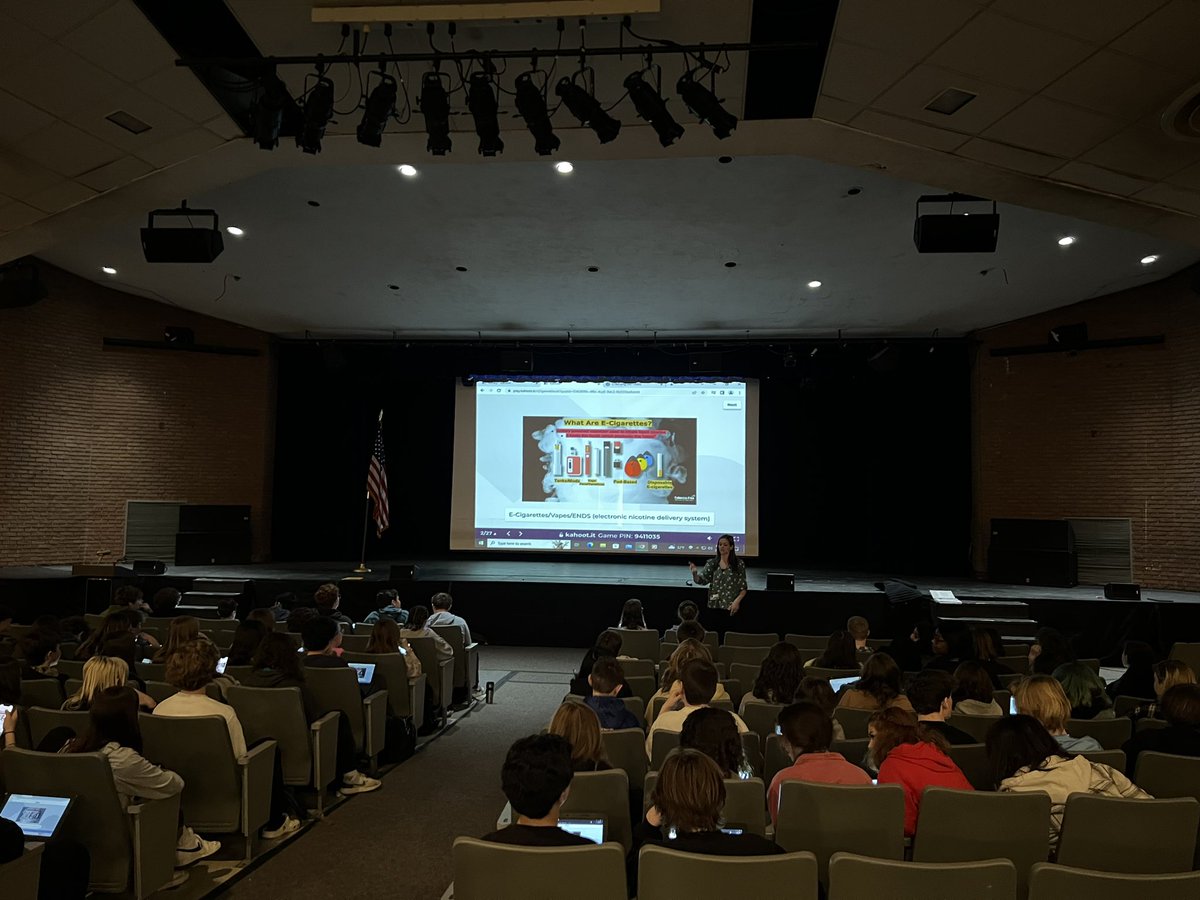 jspooner121's tweet photo. Thank you to Tania from the center for prevention @cfpcnj for giving our 8th graders some hard facts about vaping in health class today! Great presentation #ditchthevape #breathefree @BitondoDana @ToddVanorden @SharonFalchetta https://t.co/YJK9asRdku
