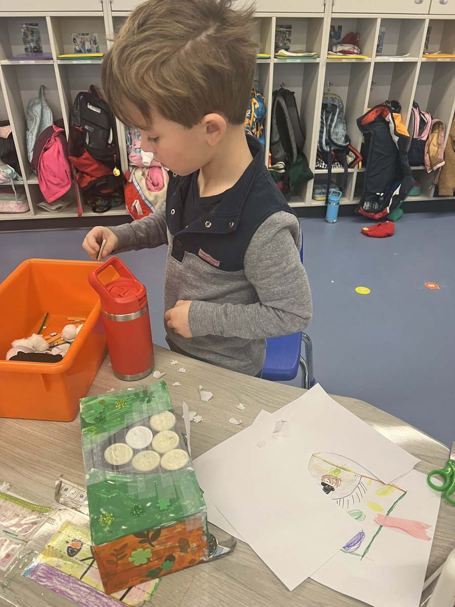 MrsPresser224's tweet photo. Leprechaun traps in action! #fhleads https://t.co/KUKJZ98DhB