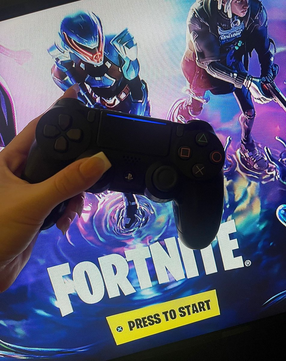 Will you be a good footrest for me while I play games?💕

#Vtubers #gamergirl #VtuberEN #Alart #stablediffusion #NovelAIDiffusion