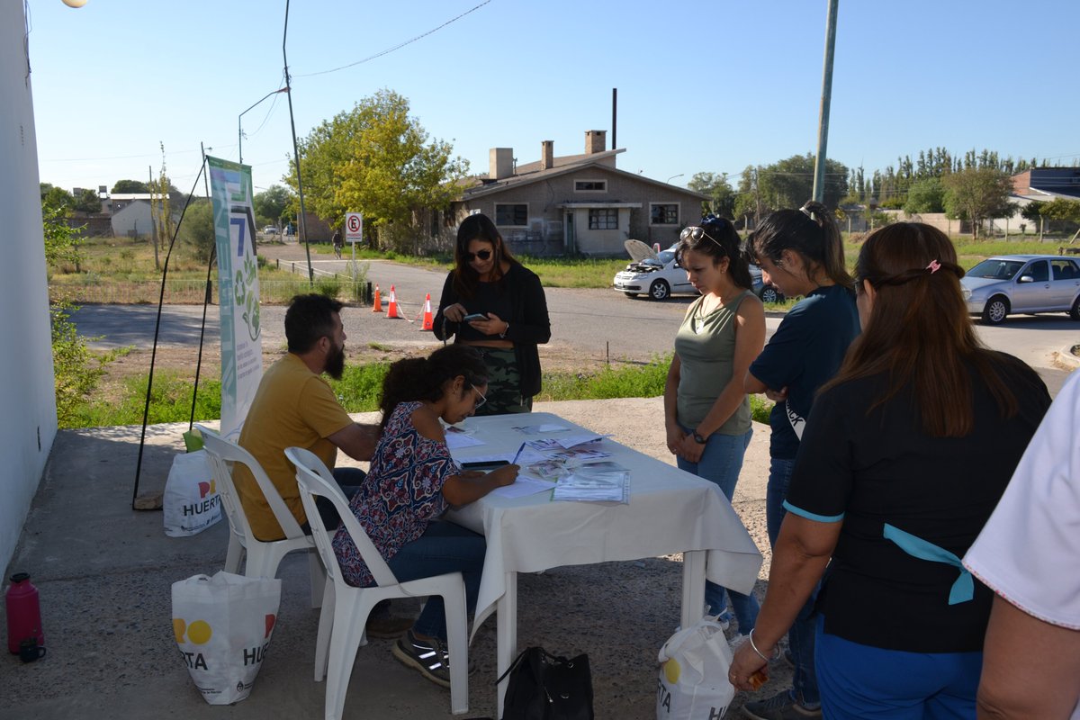 🌱Programa Peuca
🍎 Hasta las 13 hs la Municipalidad de Allen, en coordinacion con #INTAArgentina está entregando semillas de la temporada #Otoño #Invierno, en el marco del programa #peuca en la Sede Municipal Este, Dr Velasco 867
